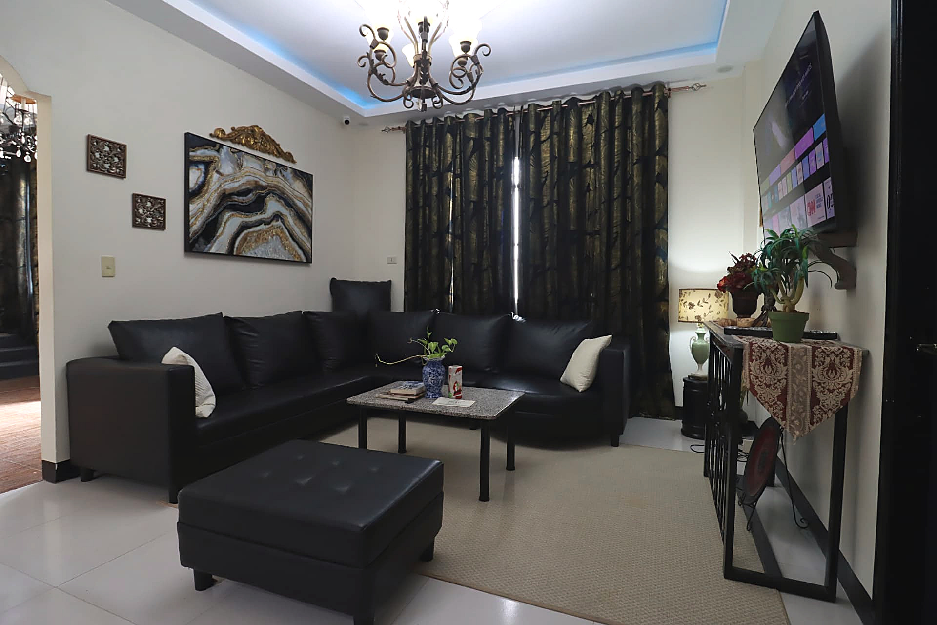 Sooner Hotel Lounge - A Haven of Elegance