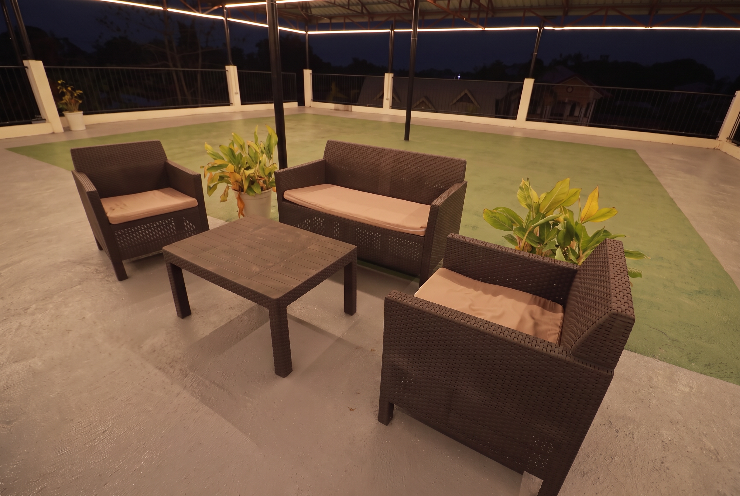 Sooner Hotel Rooftop - Refined Ambience
